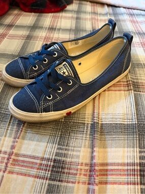Converse flats sneakers with heart